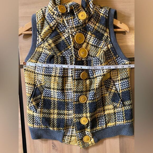 Button up sweater vest - Picture 3 of 5